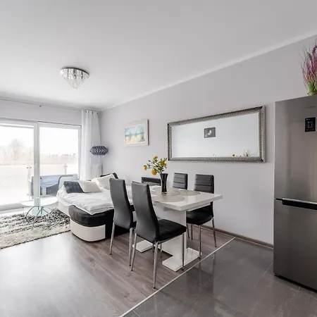 Wielkopolska Cozy By Bookinghost 아파트