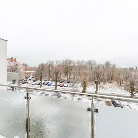 Lägenhet Wielkopolska Cozy By Bookinghost