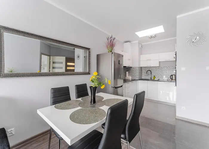 아파트 Wielkopolska Cozy By Bookinghost 코워브제크